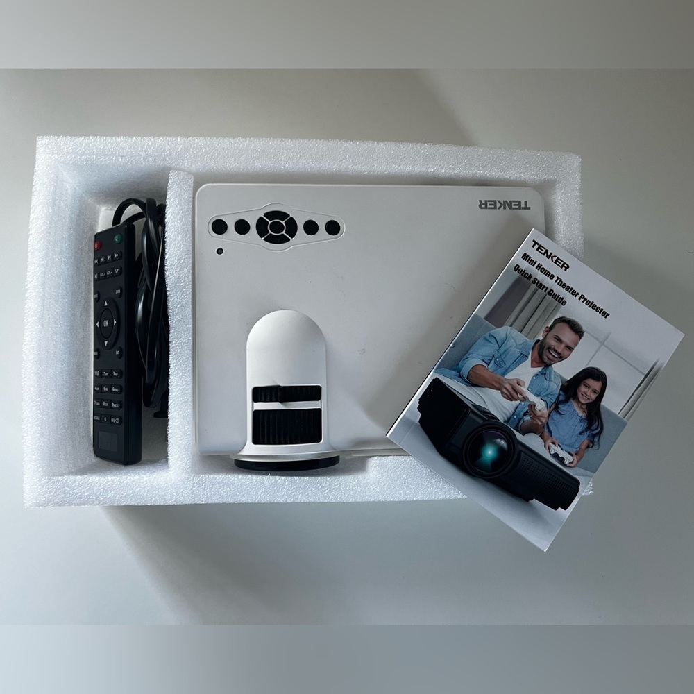Mini LCD Video Projector - Picture 4 of 4